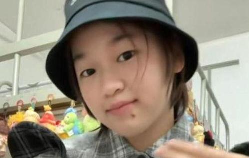 河南网红小女孩吃瓜视频,萌态可掬引网友热议 第2张 河南网红小女孩吃瓜视频,萌态可掬引网友热议 第2张