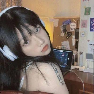 河南网红小女孩吃瓜视频,萌态可掬引网友热议 第3张 河南网红小女孩吃瓜视频,萌态可掬引网友热议 第3张