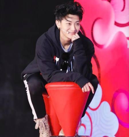 台湾狗仔爆料黄子韬视频,真相背后引热议  第1张